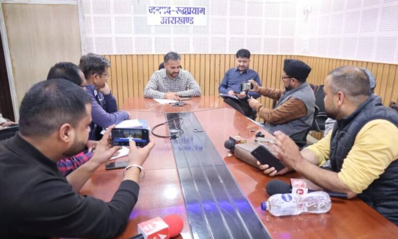 Uttarakhand: सरकारी संस्थानों से 24 घंटे के भीतर हटानी होगी प्रचार सामाग्री Uttarakhand: सरकारी संस्थानों से 24 घंटे के भीतर हटानी होगी प्रचार सामाग्री