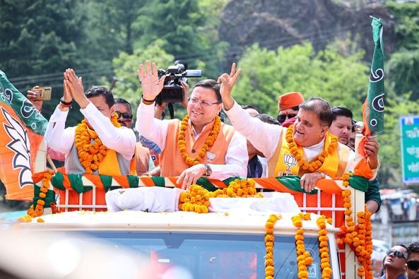 मुख्यमंत्री धामी ने जोशीमठ में किया रोड शो, भाजपा प्रत्याशी अनिल बलूनी के लिए मांगा समर्थन मुख्यमंत्री धामी ने जोशीमठ में किया रोड शो, भाजपा प्रत्याशी अनिल बलूनी के लिए मांगा समर्थन