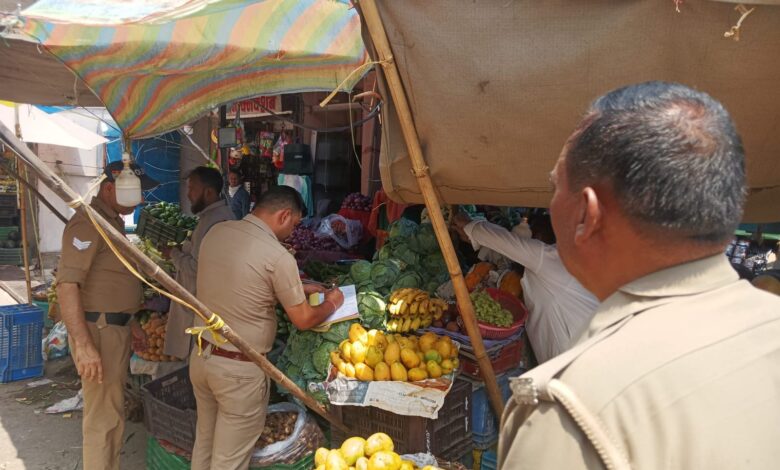 पुलिस ने 24 अतिक्रमणकारियों के किए चालान पुलिस ने 24 अतिक्रमणकारियों के किए चालान