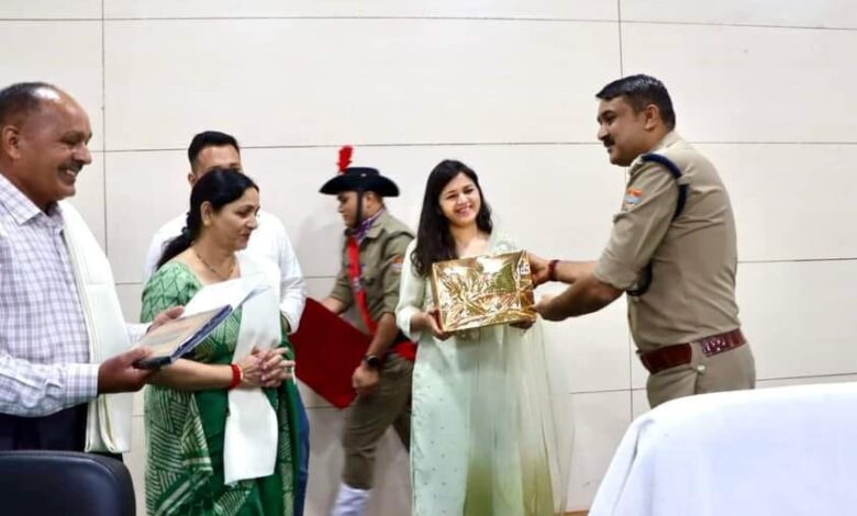 सेवानिवृत्त होने वाले पुलिसकर्मियों के लिए विदाई समारोह का आयोजन
