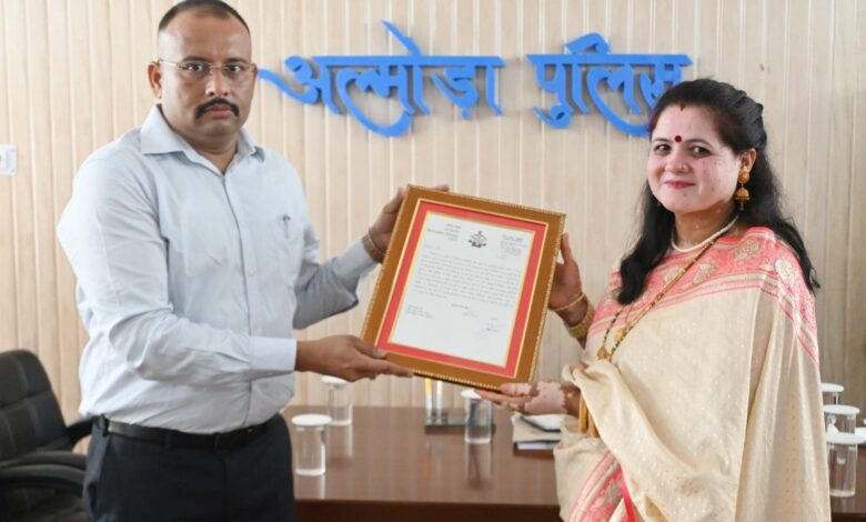 अल्मोड़ा पुलिस परिवार ने सेवानिवृत्त हो रहे पुलिस कर्मियों को ससम्मान दी भावभीनी विदाई अल्मोड़ा पुलिस परिवार ने सेवानिवृत्त हो रहे पुलिस कर्मियों को ससम्मान दी भावभीनी विदाई