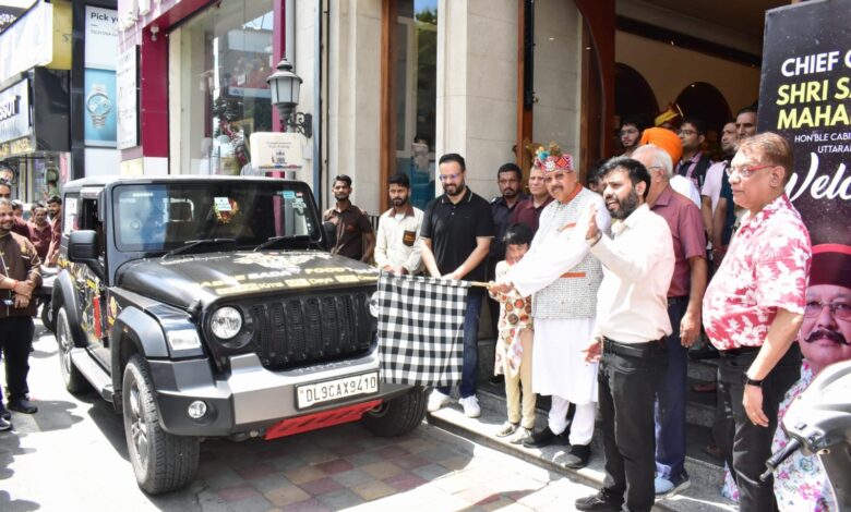 महाराज ने सबसे बड़े फ़ूड टूर को झण्डी दिखाकर रवाना किया महाराज ने सबसे बड़े फ़ूड टूर को झण्डी दिखाकर रवाना किया