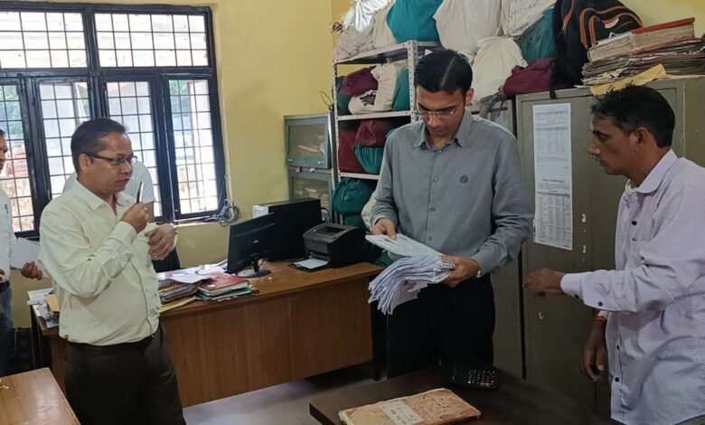 जिलाधिकारी देहरादून ने किया जिला समाज कार्यालय का औचक निरीक्षण जिलाधिकारी देहरादून ने किया जिला समाज कार्यालय का औचक निरीक्षण