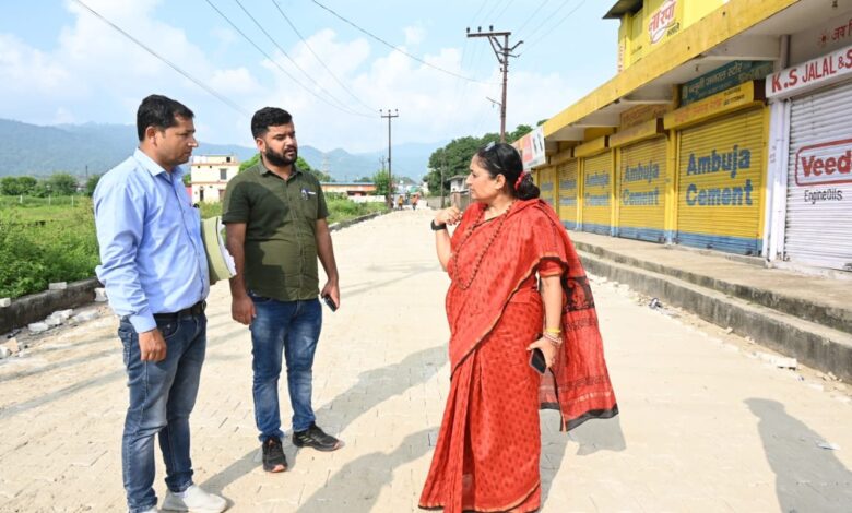विधानसभा अध्यक्ष ने टाइल्स रोड का निरीक्षण कर गुणवंता की जांच करी