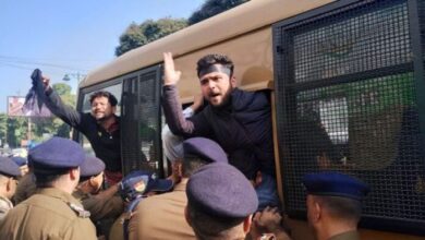 गृह मंत्री को काले झंडे दिखाने जा रहे कांग्रेसियों को पुलिस ने किया गिरफ्तार