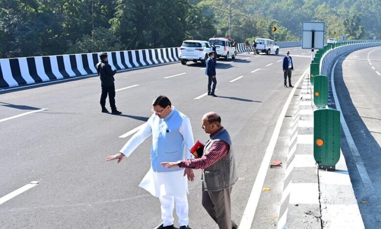 दिल्ली-देहरादून एक्सप्रेस वे के निर्माण कार्यों का स्थलीय निरीक्षण दिल्ली-देहरादून एक्सप्रेस वे के निर्माण कार्यों का स्थलीय निरीक्षण