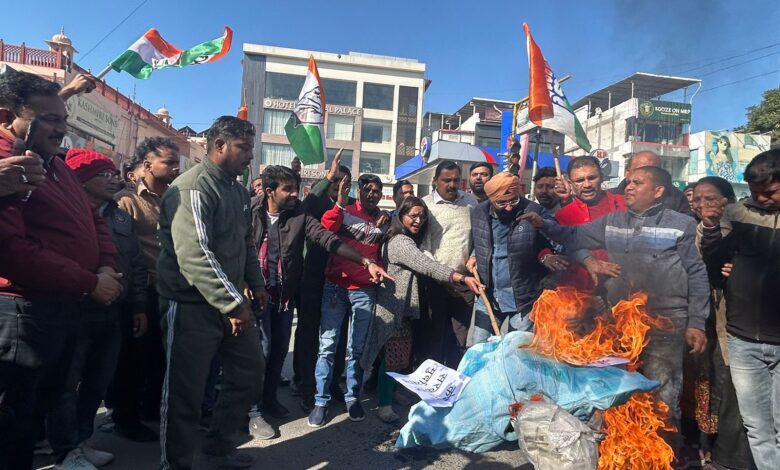 प्रधानमंत्री पर बांग्लादेश की सरकार पर पर्याप्त कूटनीतिक दबाव न बनाने का आरोप प्रधानमंत्री पर बांग्लादेश की सरकार पर पर्याप्त कूटनीतिक दबाव न बनाने का आरोप