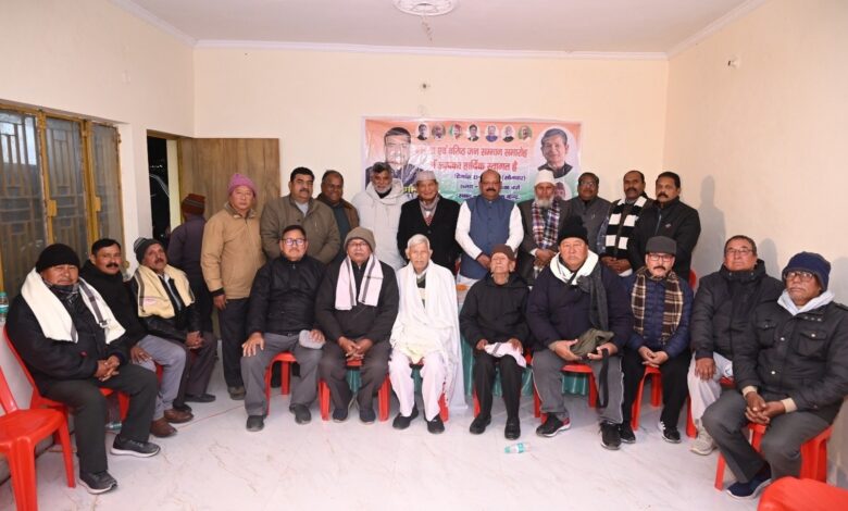 भारूवाला ग्रांट वार्ड 79 में कांग्रेस ने किया बैठक का आयोजन, पूर्व मुख्यमंत्री हरीश रावत ने की शिरकत भारूवाला ग्रांट वार्ड 79 में कांग्रेस ने किया बैठक का आयोजन, पूर्व मुख्यमंत्री हरीश रावत ने की शिरकत