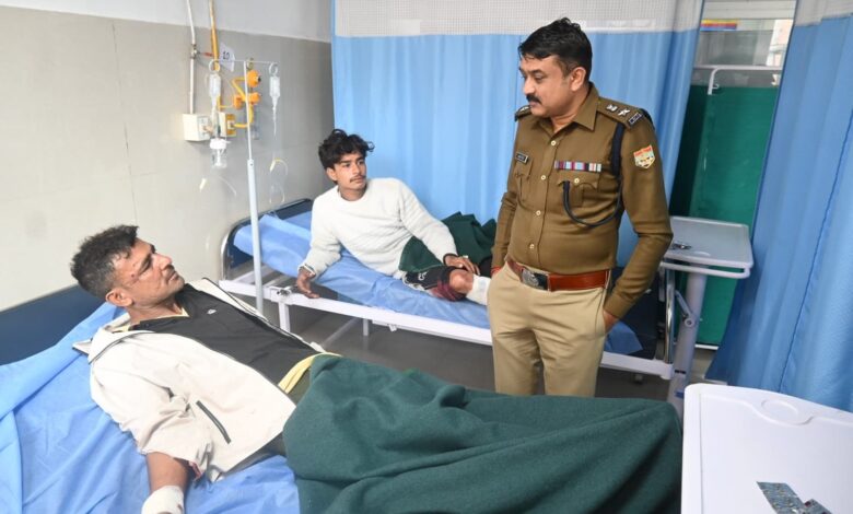 पुलिस की गौ तस्करों से मुठभेड़, दो तस्कर गोली लगने से घायल पुलिस की गौ तस्करों से मुठभेड़, दो तस्कर गोली लगने से घायल
