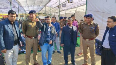 पोलिंग पार्टियां कड़ी सुरक्षा व्यवस्था के बीच मतदान केंद्रों के लिए रवाना