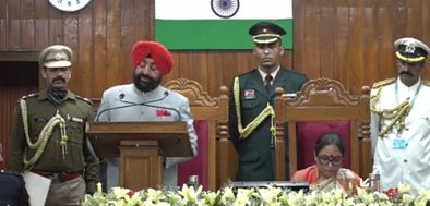 अभिभाषण के दौरान विपक्ष का हंगामा, वेल में जाकर की नारेबाजी अभिभाषण के दौरान विपक्ष का हंगामा, वेल में जाकर की नारेबाजी