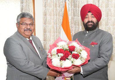 मुख्य न्यायाधीश न्यायमूर्ति गुहनाथन नरेंदर ने की राज्यपाल से मुलाकात मुख्य न्यायाधीश न्यायमूर्ति गुहनाथन नरेंदर ने की राज्यपाल से मुलाकात