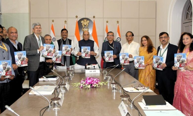 रक्षा मंत्री ने जारी किया द्विवार्षिक हिंदी पत्रिका ‘सशक्त भारत’ का पहला संस्करण रक्षा मंत्री ने जारी किया द्विवार्षिक हिंदी पत्रिका ‘सशक्त भारत’ का पहला संस्करण