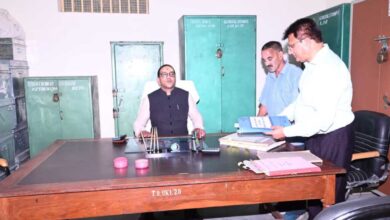 काशी विश्वनाथ मंदिर में पूजा के साथ प्रशांत कुमार आर्या ने संभाला उत्तरकाशी का कार्यभार