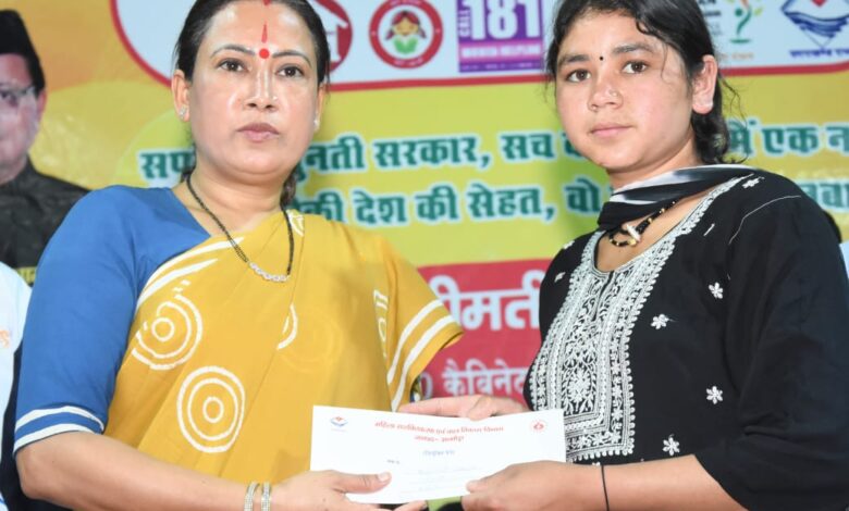 जनपद अल्मोड़ा में नवनियुक्त कार्यकत्रियों और सहायिकाओं को दिए नियुक्ति पत्र