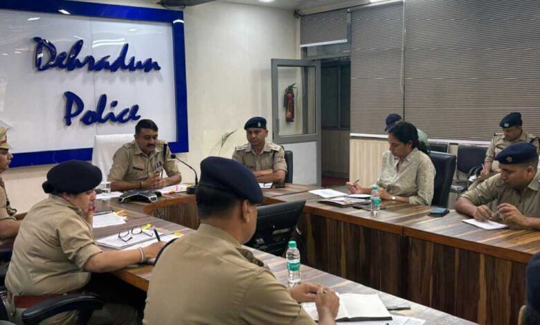 देहरादून पुलिस ने कसी कमर: पंचायत चुनाव-2025 की तैयारियों पर एसएसपी की सख्त नजर देहरादून पुलिस ने कसी कमर: पंचायत चुनाव-2025 की तैयारियों पर एसएसपी की सख्त नजर