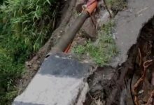 डियर पार्क देहरादून मसूरी मार्ग के पास मालसी पुलिया एक तरफ किनारे से क्षतिग्रस्त