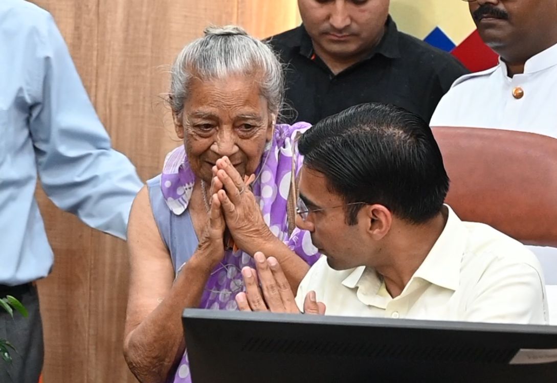 आदेश फरमान से डीएम न्यायालय में ही छलक पड़े दम्पति के आंसू