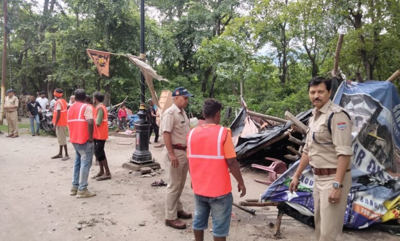 कांवड यात्रा के दृष्टिगत पुलिस तथा नगर निगम की संयुक्त टीम द्वारा कांवड़ यात्रा मार्ग पर अस्थाई अतिक्रमण के विरुद्ध की कार्यवाही कांवड यात्रा के दृष्टिगत पुलिस तथा नगर निगम की संयुक्त टीम द्वारा कांवड़ यात्रा मार्ग पर अस्थाई अतिक्रमण के विरुद्ध की कार्यवाही