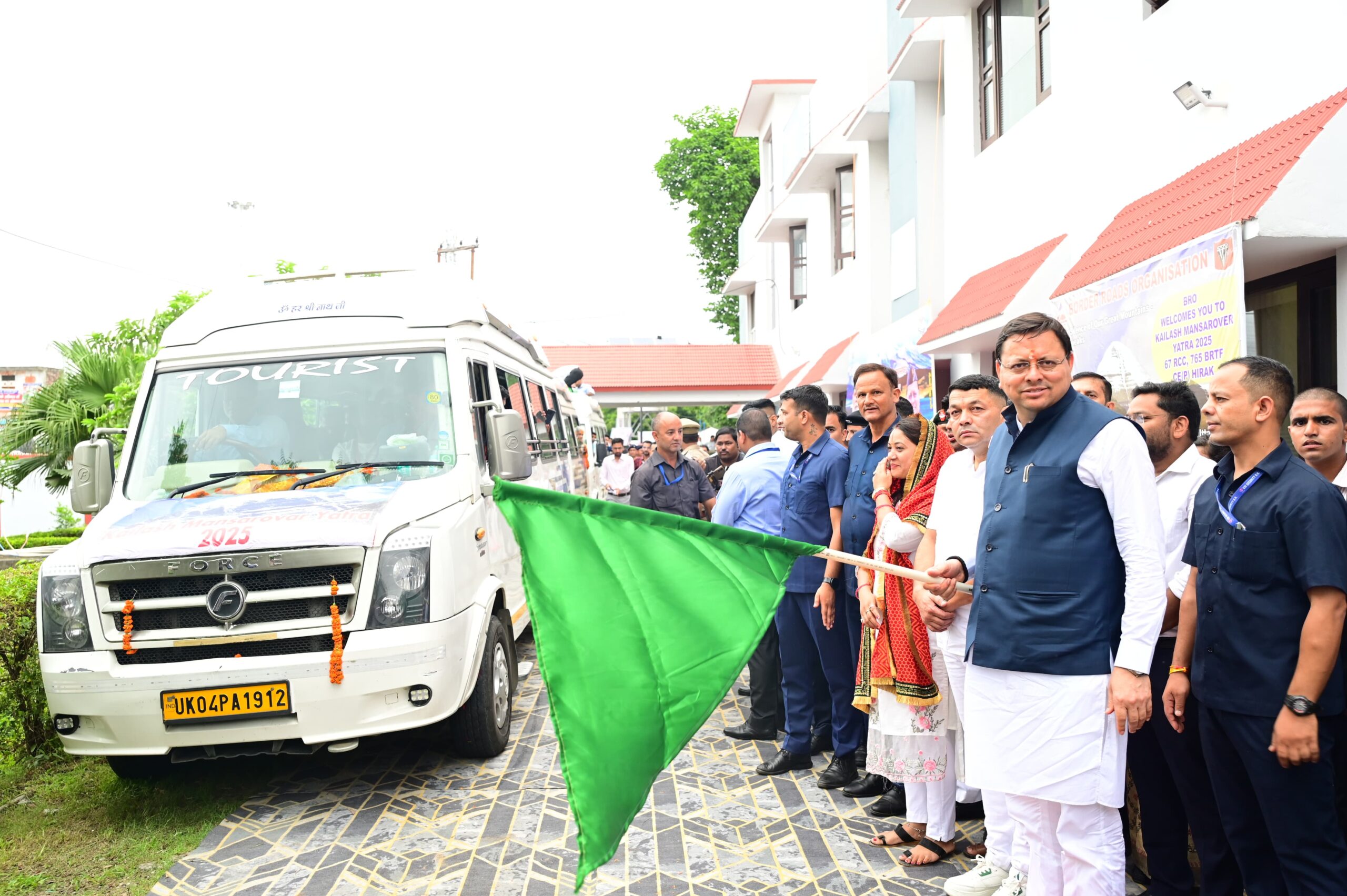 देवभूमि से शिवधाम की ओर पहला कदम: मुख्यमंत्री धामी ने किया कैलाश मानसरोवर यात्रा का शुभारंभ