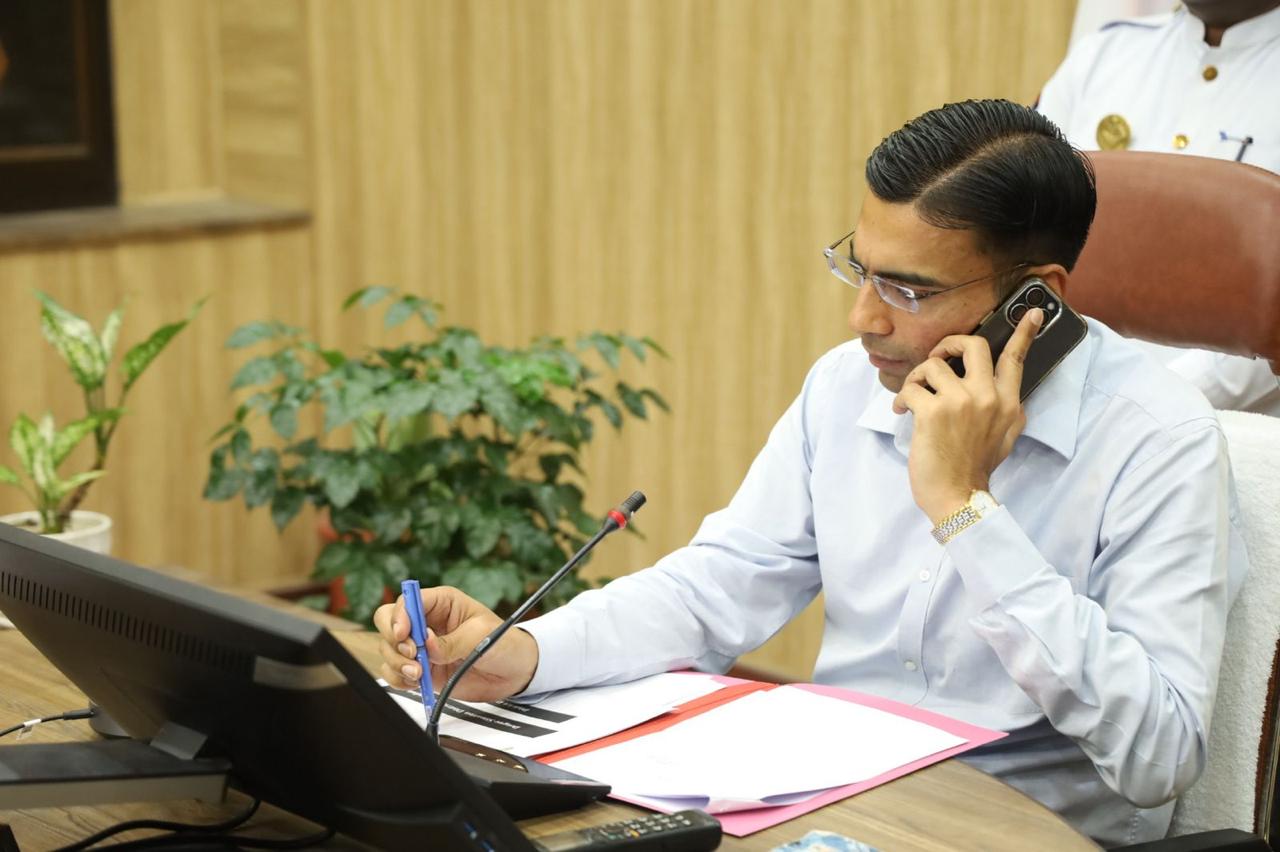 राहत: मकान क्षति व जनहानि पर वितरित हुए सहायता चेक