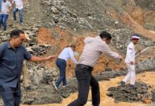 मुख्यमंत्री के निर्देश पर आपदाग्रस्त अंतिम गांव बटोली दौरे पर प्रथम पंक्ति में पहुचें डीएम