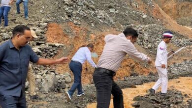 मुख्यमंत्री के निर्देश पर आपदाग्रस्त अंतिम गांव बटोली दौरे पर प्रथम पंक्ति में पहुचें डीएम