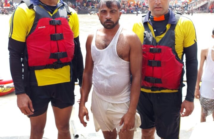 SDRF के जांबाज़ जवानों ने दिखाया साहस, घाटों पर निभाई जिम्मेदारी