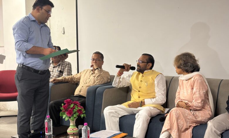 राज्य सफाई कर्मचारी आयोग के उपाध्यक्ष ने दून मेडिकल कॉलेज में सफाई कार्मिकों और अस्पताल प्रशासन के साथ की बैठक