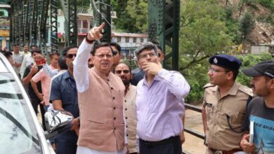 राहत शिविर में आपदा प्रभावितों से मिले सीएम