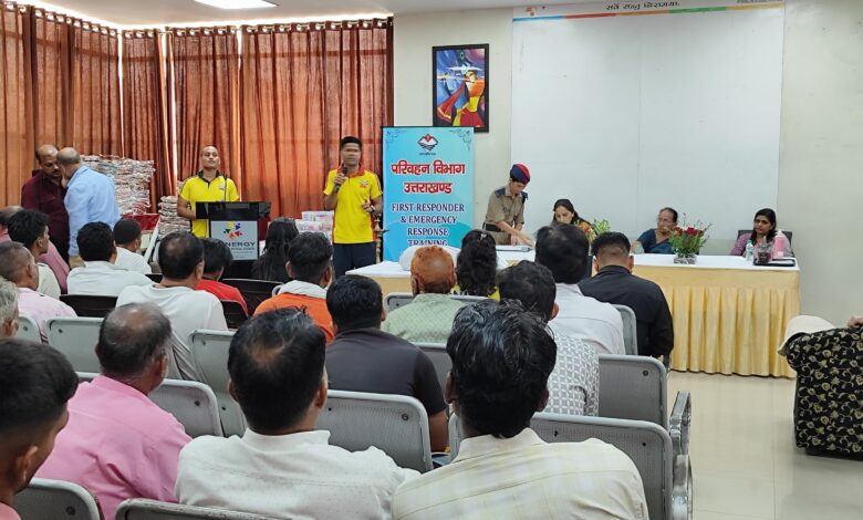 सड़क सुरक्षा अभियान के तहत SDRF उत्तराखंड ने आमजनमानस को दिया प्राथमिक उपचार का प्रशिक्षण