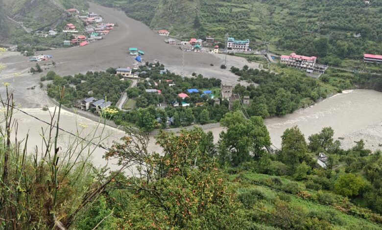 उत्तरकाशी आपदा: SDRF, आर्मी और प्रशासन की टीमें राहत-बचाव में जुटीं