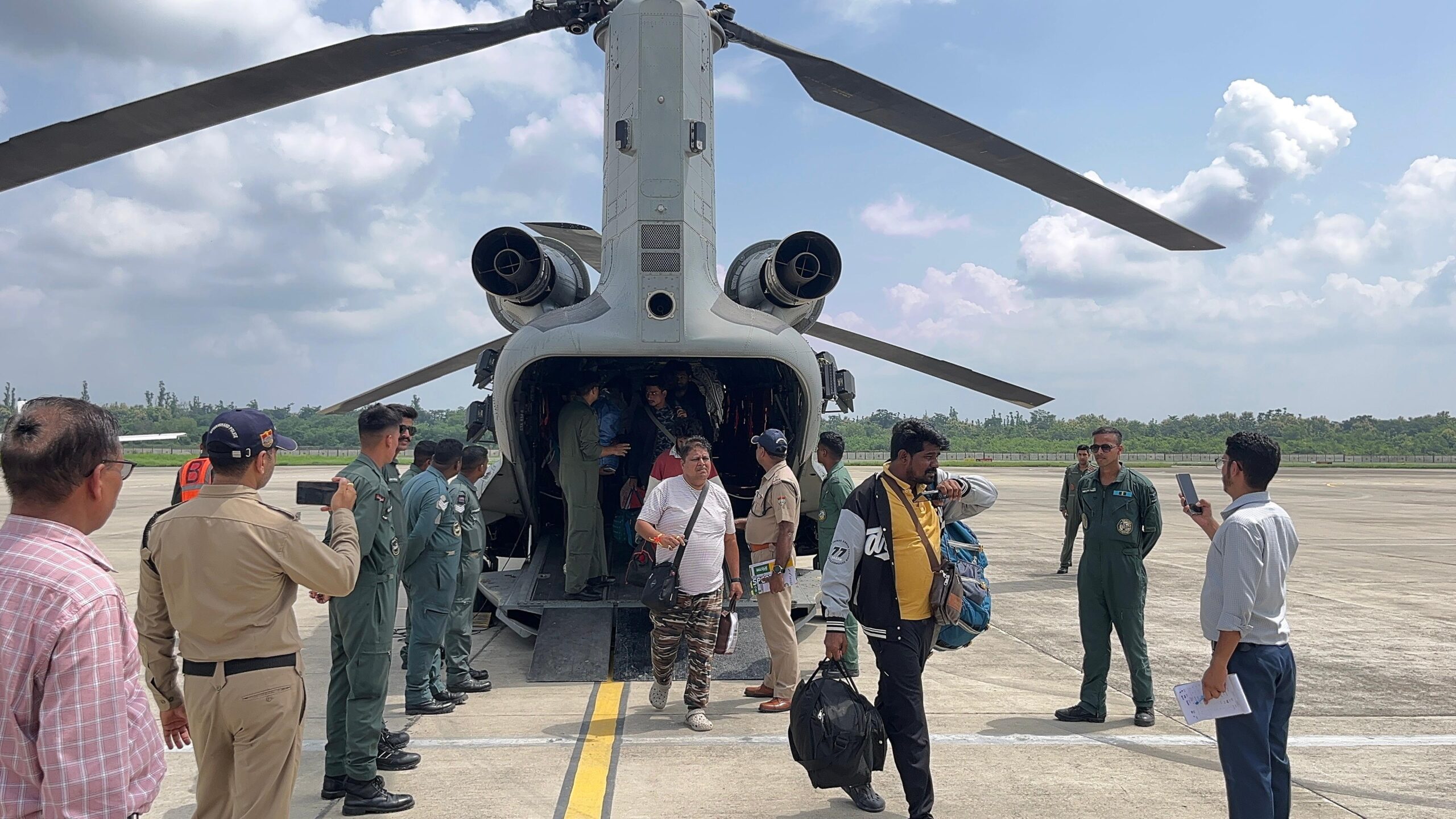 मुख्यमंत्री पुष्कर सिंह धामी के निर्देश पर उत्तरकाशी-धराली आपदा राहत बचाव को लेकर देहरादून जिला प्रशासन मुस्तैद