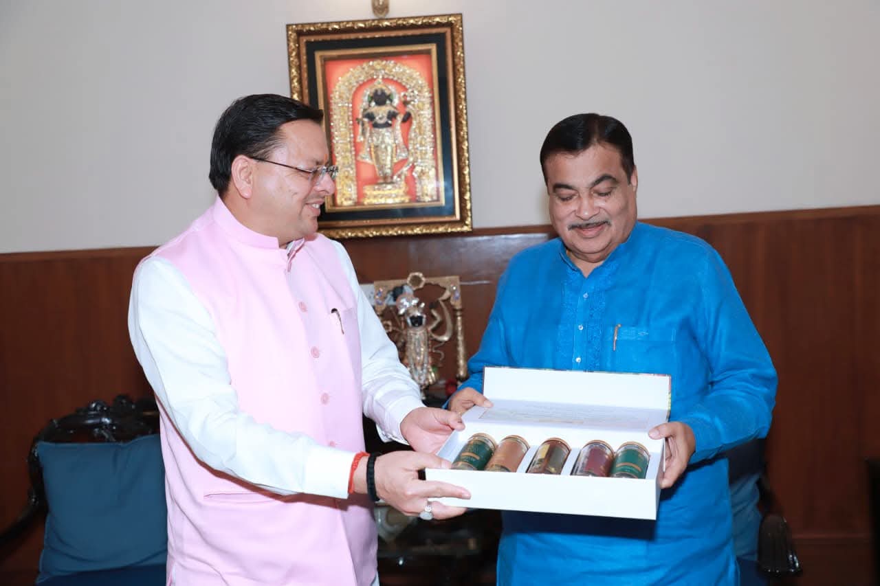 मुख्यमंत्री धामी ने नितिन गडकरी से की मुलाकात, आपदा प्रभावित सड़कों व पुलों के पुनर्निर्माण को मांगा केंद्रीय सहयोग