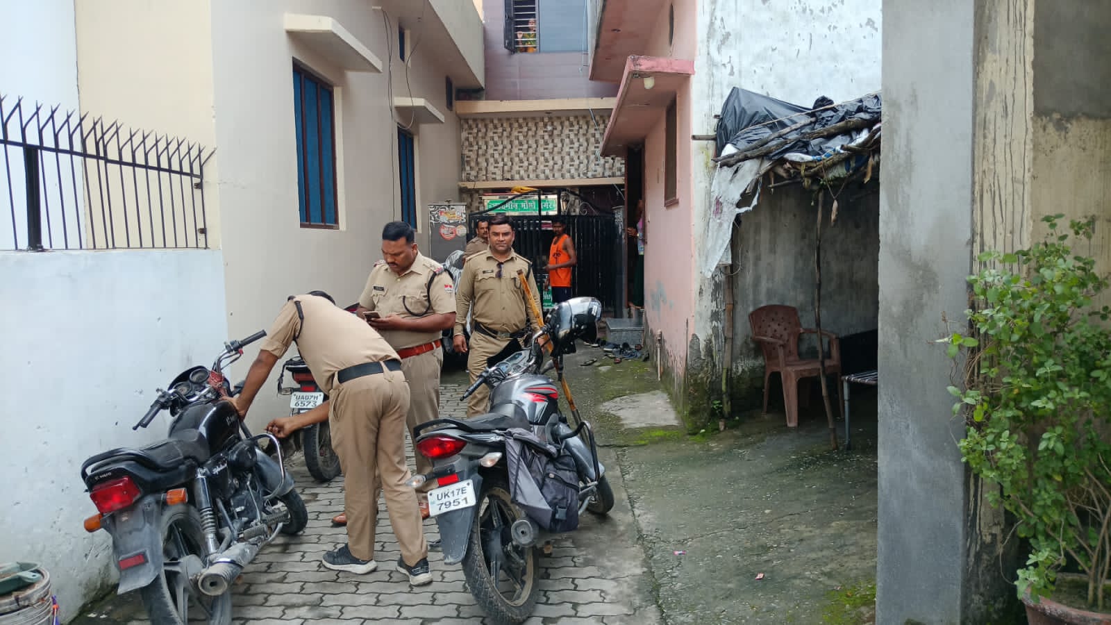 विकासनगर पुलिस का किरायेदार एवं बाहरी व्यक्तियों का सत्यापन अभियान, मकान मालिकों पर ₹65,000 का जुर्माना