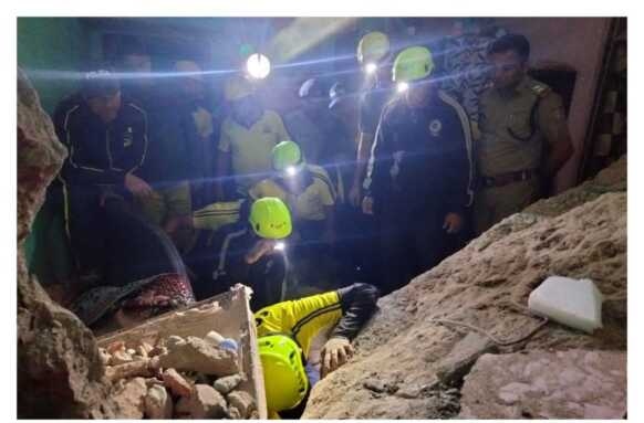 दुःखद : घर पर गिरा बड़ा बोल्डर, 12 साल के बच्चे की मौत