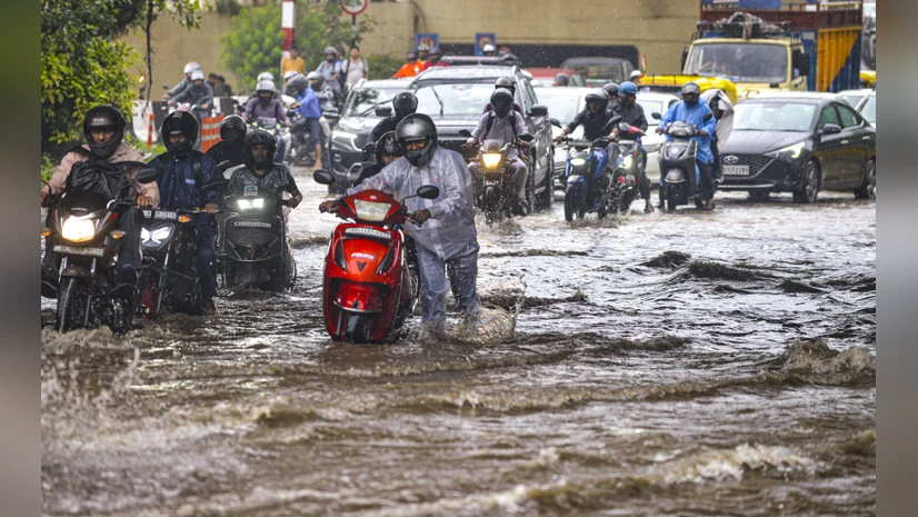 दिल्ली-एनसीआर में तेज बारिश से जलजमाव, यातायात बेहाल—फ्लड अलर्ट जारी