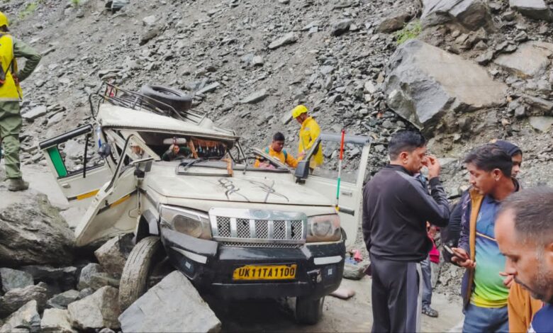 रुद्रप्रयाग में मुनकटिया लैंडस्लाइड जोन पर बोलेरो हादसा, 2 की मौत, 3 घायल रुद्रप्रयाग में मुनकटिया लैंडस्लाइड जोन पर बोलेरो हादसा, 2 की मौत, 3 घायल