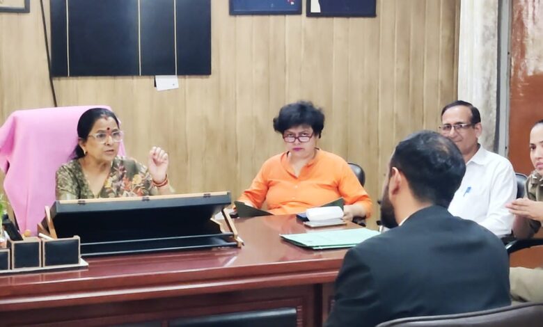 देहरादून को ‘महिलाओं के लिए असुरक्षित’ बताने वाली रिपोर्ट पर संकट, महिला आयोग ने कंपनी से मांगी पूरी जानकारी देहरादून को ‘महिलाओं के लिए असुरक्षित’ बताने वाली रिपोर्ट पर संकट, महिला आयोग ने कंपनी से मांगी पूरी जानकारी