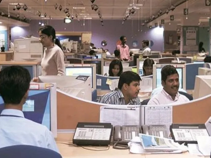 सरकारी कर्मचारियों को 8वें वेतन आयोग से बड़ी सौगात, 2026 से मिलेगा बकाया, 2028 तक लागू होगी नई वेतन व्यवस्था