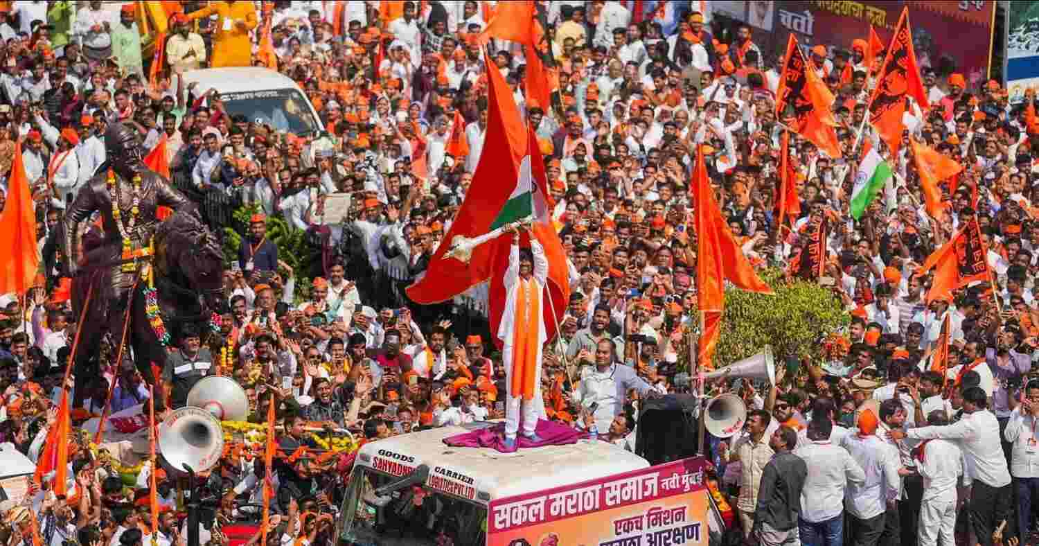 आजाद मैदान से उठे जश्न के स्वर — जरांगे का अनशन समाप्त, सरकार ने सहमति जताई