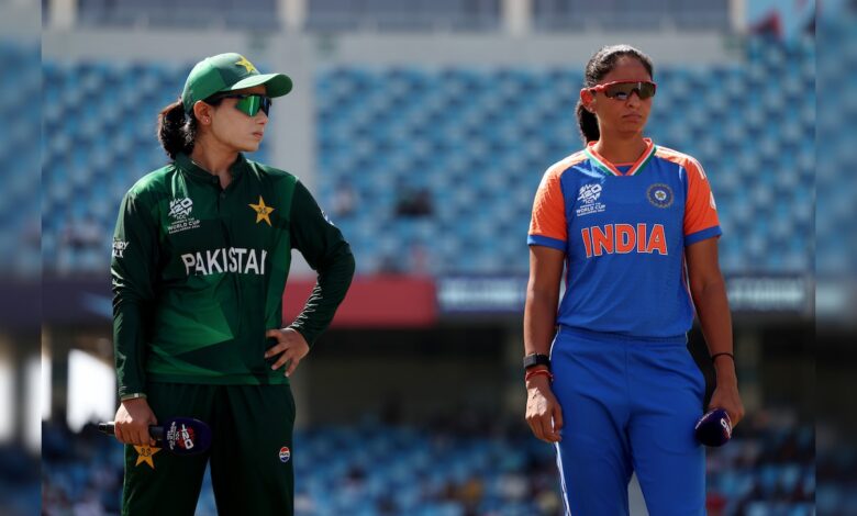 IND-W vs PAK-W Live: पाकिस्तान ने टॉस जीता, भारत की ओपनिंग जोड़ी मैदान पर — देखें दोनों टीमों की पूरी सूची