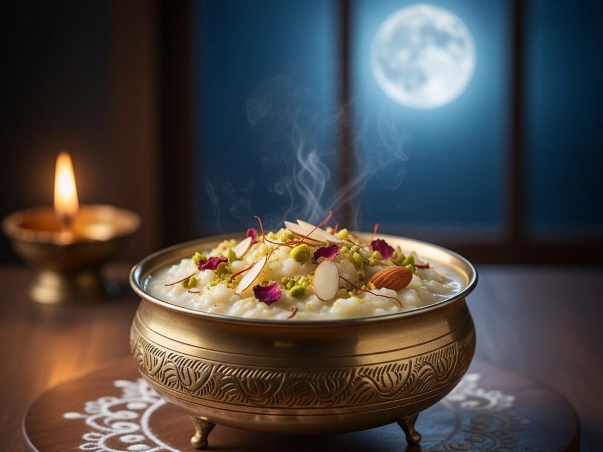 शरद पूर्णिमा पर खीर रखने की परंपरा, जानिए पूजा का महत्व, शुभ मुहूर्त और धार्मिक कथा