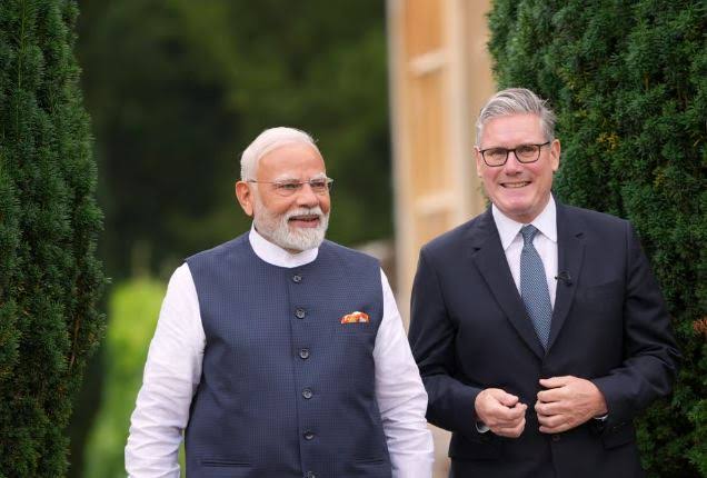 भारत-ब्रिटेन संबंधों को नई दिशा देने मुंबई पहुंचे ब्रिटिश पीएम किएर स्टार्मर, 2 दिवसीय दौरे की शुरुआत