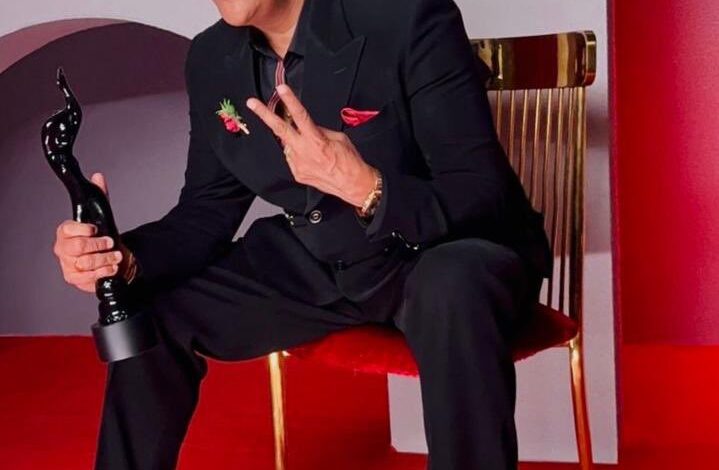 फिल्म ‘लापता लेडीज’ में बेहतरीन अदाकारी के लिए रवि किशन को मिला पहला फिल्मफेयर अवॉर्ड, 33 साल बाद करियर की बड़ी उपलब्धि फिल्म ‘लापता लेडीज’ में बेहतरीन अदाकारी के लिए रवि किशन को मिला पहला फिल्मफेयर अवॉर्ड, 33 साल बाद करियर की बड़ी उपलब्धि