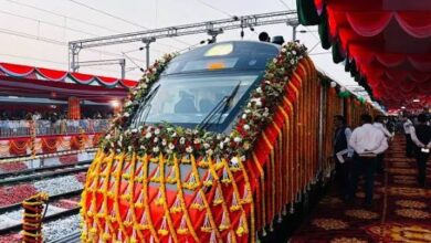 वाराणसी से खजुराहो तक ‘वंदे भारत’ की गर्जना, पीएम मोदी ने दिया आधुनिक भारत को नया ट्रैक