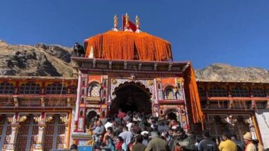 बद्रीनाथ धाम के कपाट शीतकाल के लिए बंद, फूलों की 12 क्विंटल सजावट ने बढ़ाई भव्यता