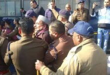 देहरादून में नर्सिंग अभ्यर्थियों का धरना उग्र, पुलिस ने हरक सिंह रावत को लिया हिरासत में
