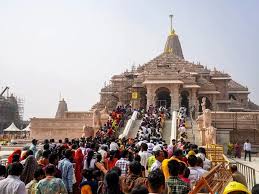 रामलला की प्राण-प्रतिष्ठा के दो वर्ष पूरे, अयोध्या में उमड़ा आस्था का जनसैलाब