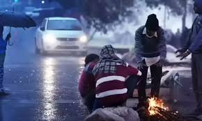 कड़ाके की ठंड से जमी गंगोत्री: तापमान -22°C तक लुढ़का, जनजीवन पर गहरा असर